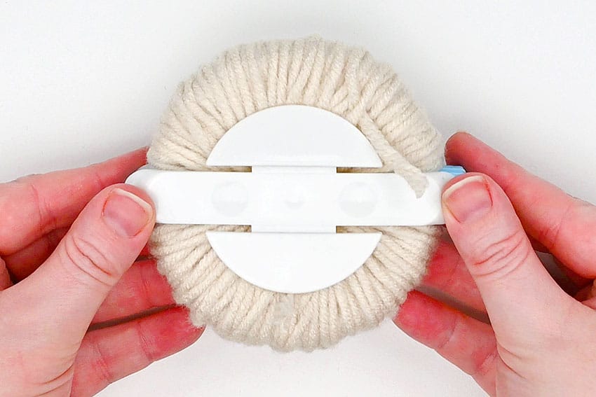 pom pom dog crochet yarn craft instruction image 4
