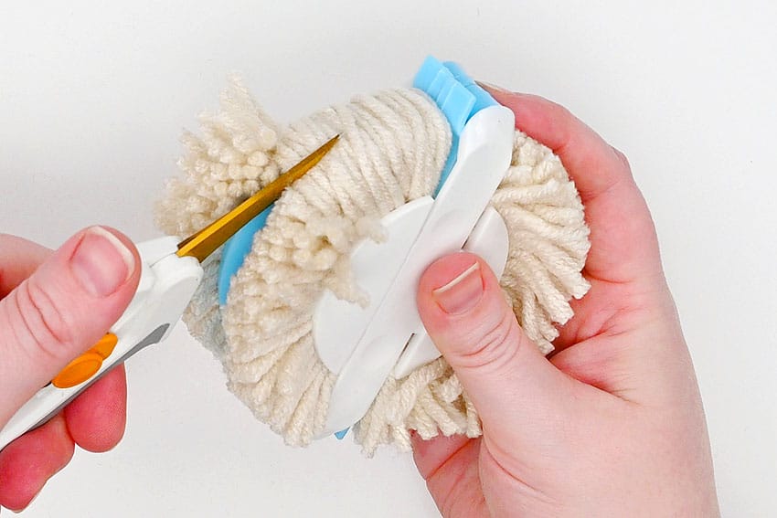 pom pom dog crochet yarn craft instruction image 6